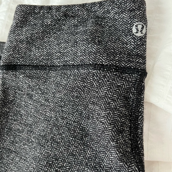 Rare herring bone, lululemon wunder under - Picture 6 of 6